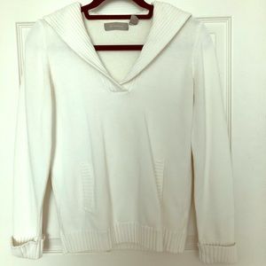 Women’s white sweater size M